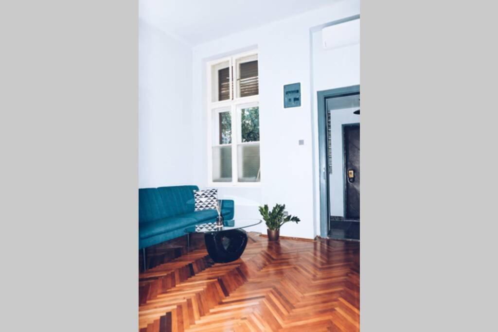 ☆Modern High Ceiling Apartment - Heart Of The City 拉迪亚 外观 照片