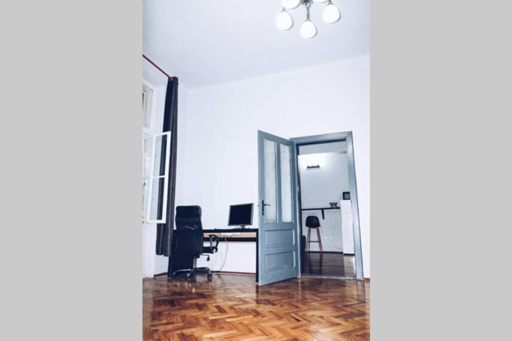 ☆Modern High Ceiling Apartment - Heart Of The City 拉迪亚 外观 照片