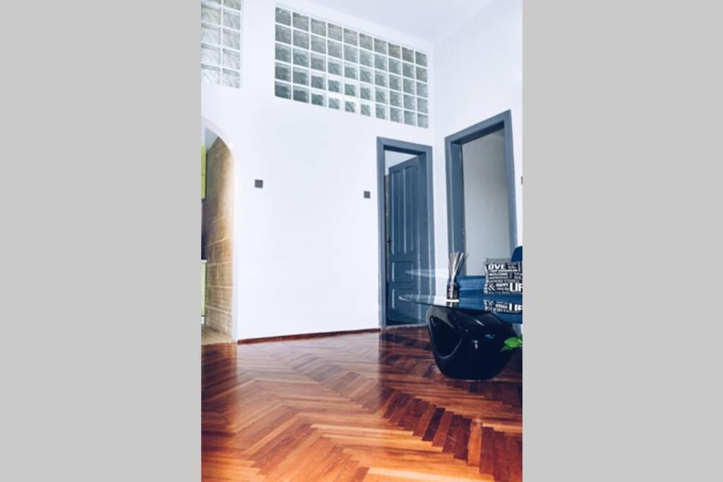☆Modern High Ceiling Apartment - Heart Of The City 拉迪亚 外观 照片