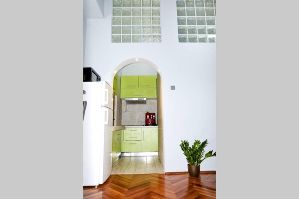 ☆Modern High Ceiling Apartment - Heart Of The City 拉迪亚 外观 照片